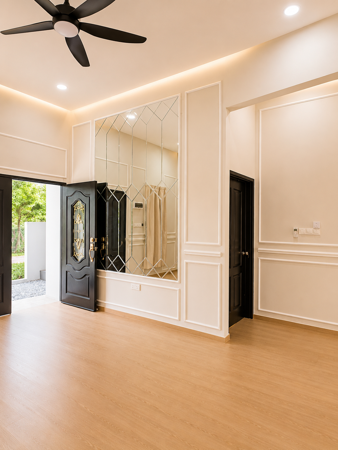 Dekorasi Rumah Simpang Renggam menggunakan Wainscoting, Palace Mirror, Fluted Panel, Wallboard dan SPC Flooring oleh Zolma Cabinet.
